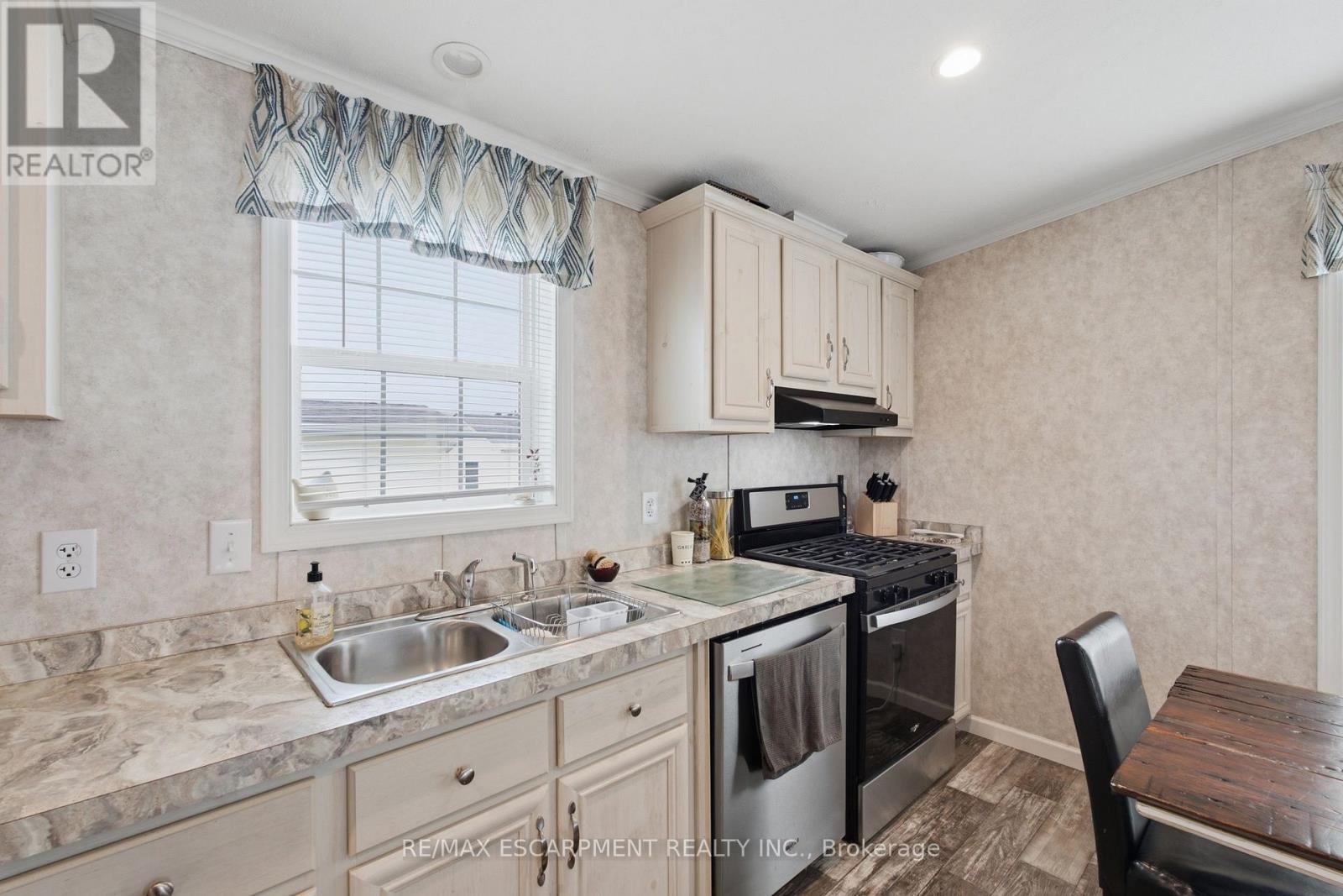 10 Marsh Cove Property Photo 12