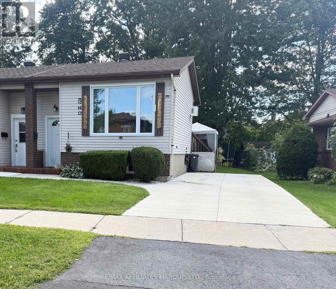 574 LYNWOOD DRIVE Property Photo 1