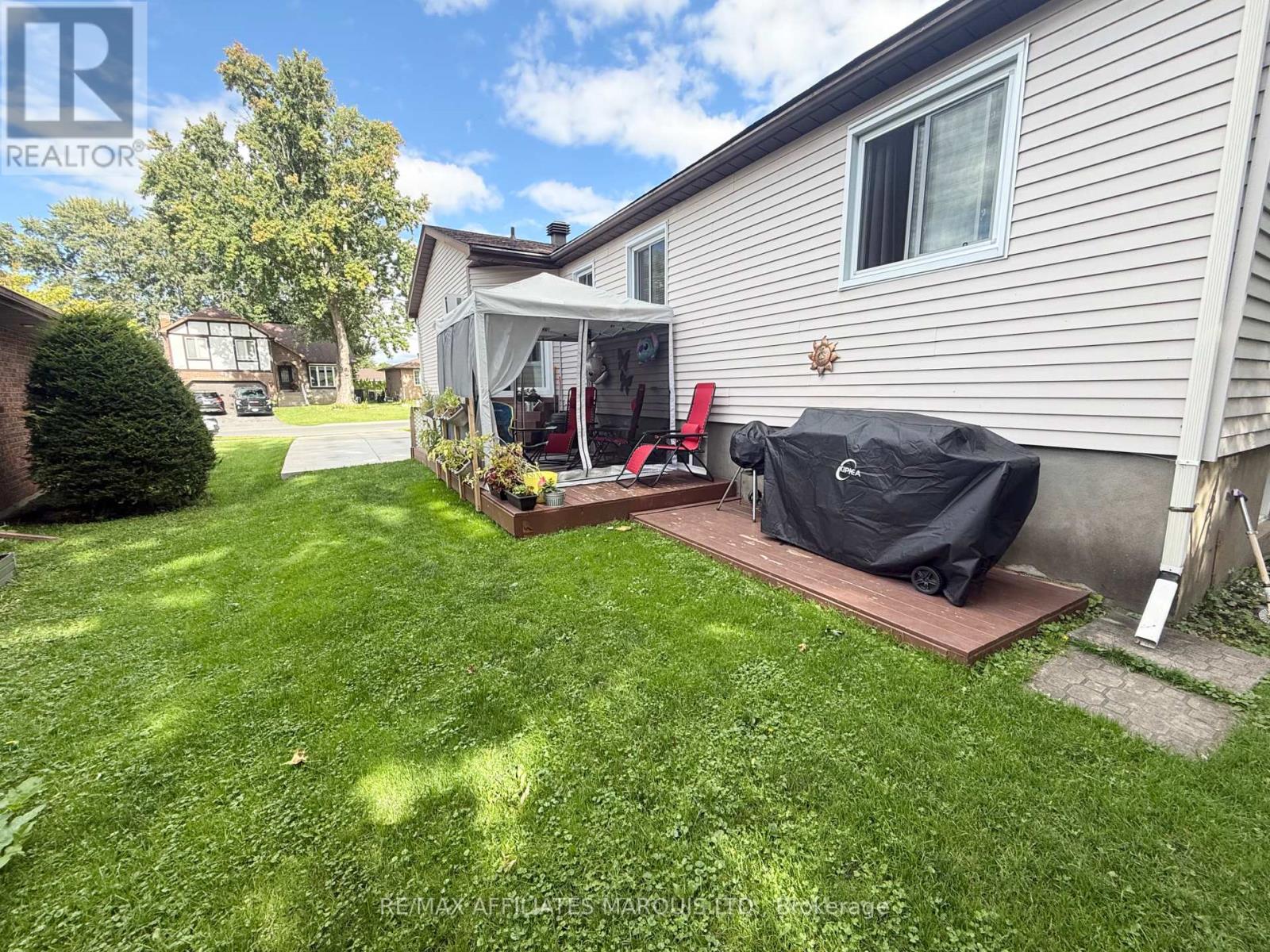 574 Lynwood Drive Property Photo 3
