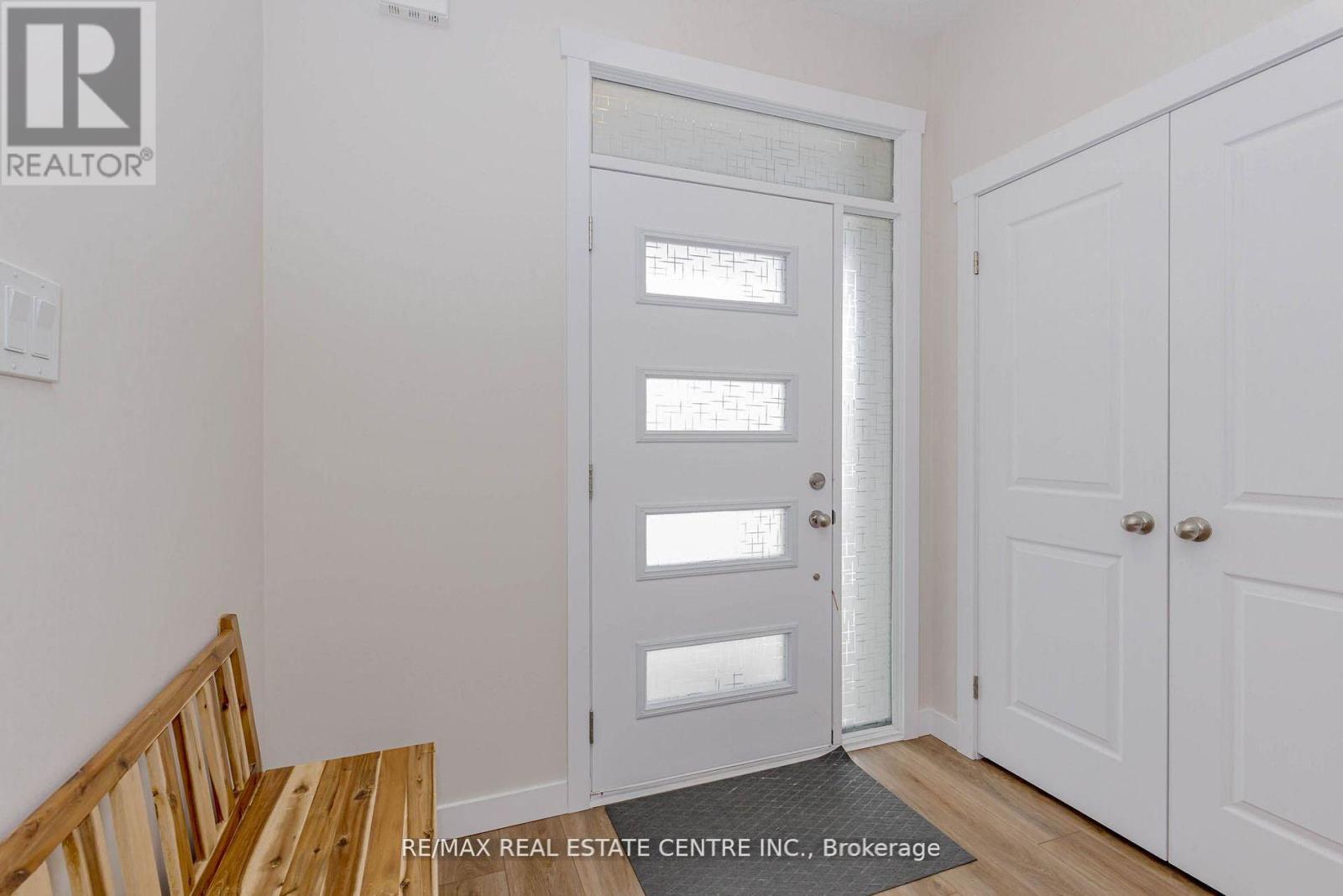 8 Moon Crescent Property Photo 5