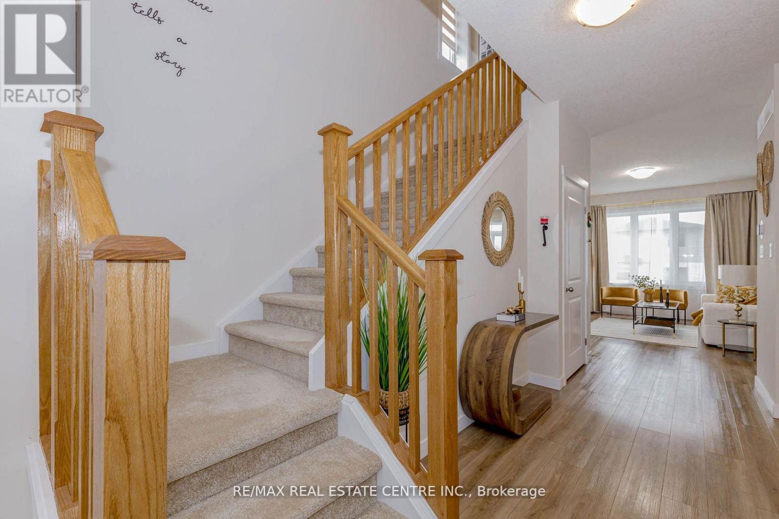 8 Moon Crescent Property Photo 7