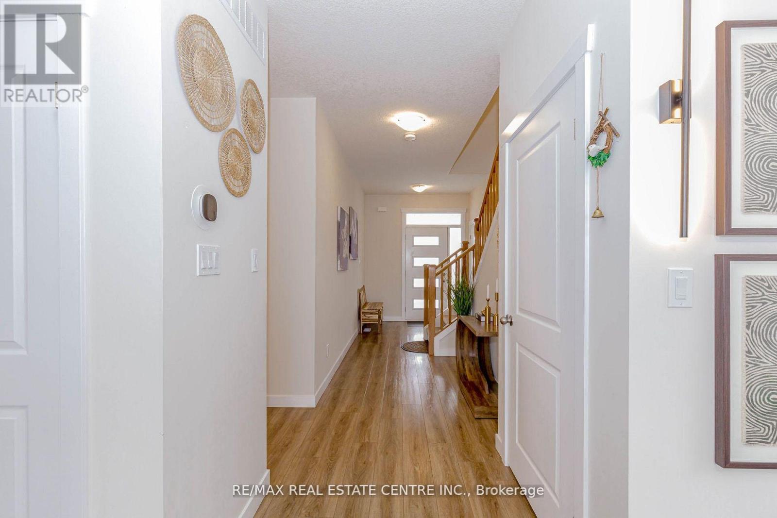 8 Moon Crescent Property Photo 10