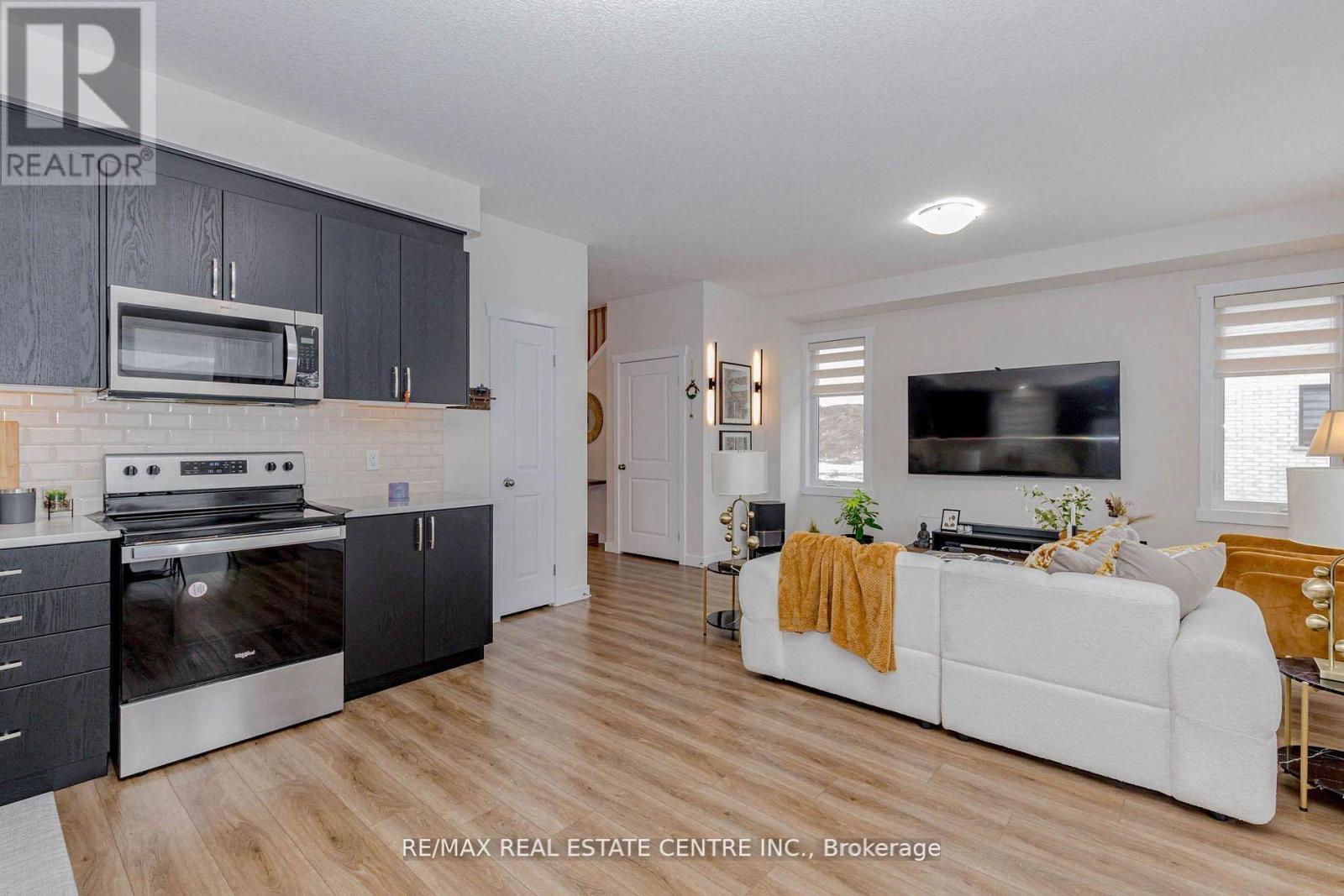 8 Moon Crescent Property Photo 19