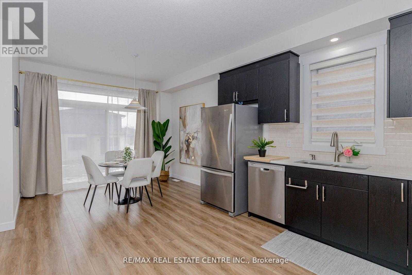 8 Moon Crescent Property Photo 20