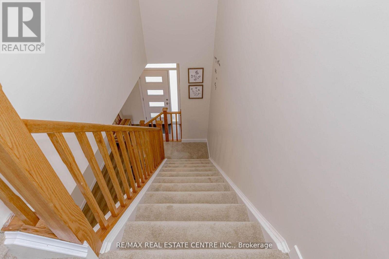 8 Moon Crescent Property Photo 21