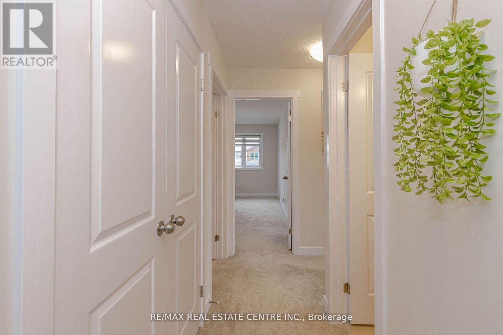 8 Moon Crescent Property Photo 25