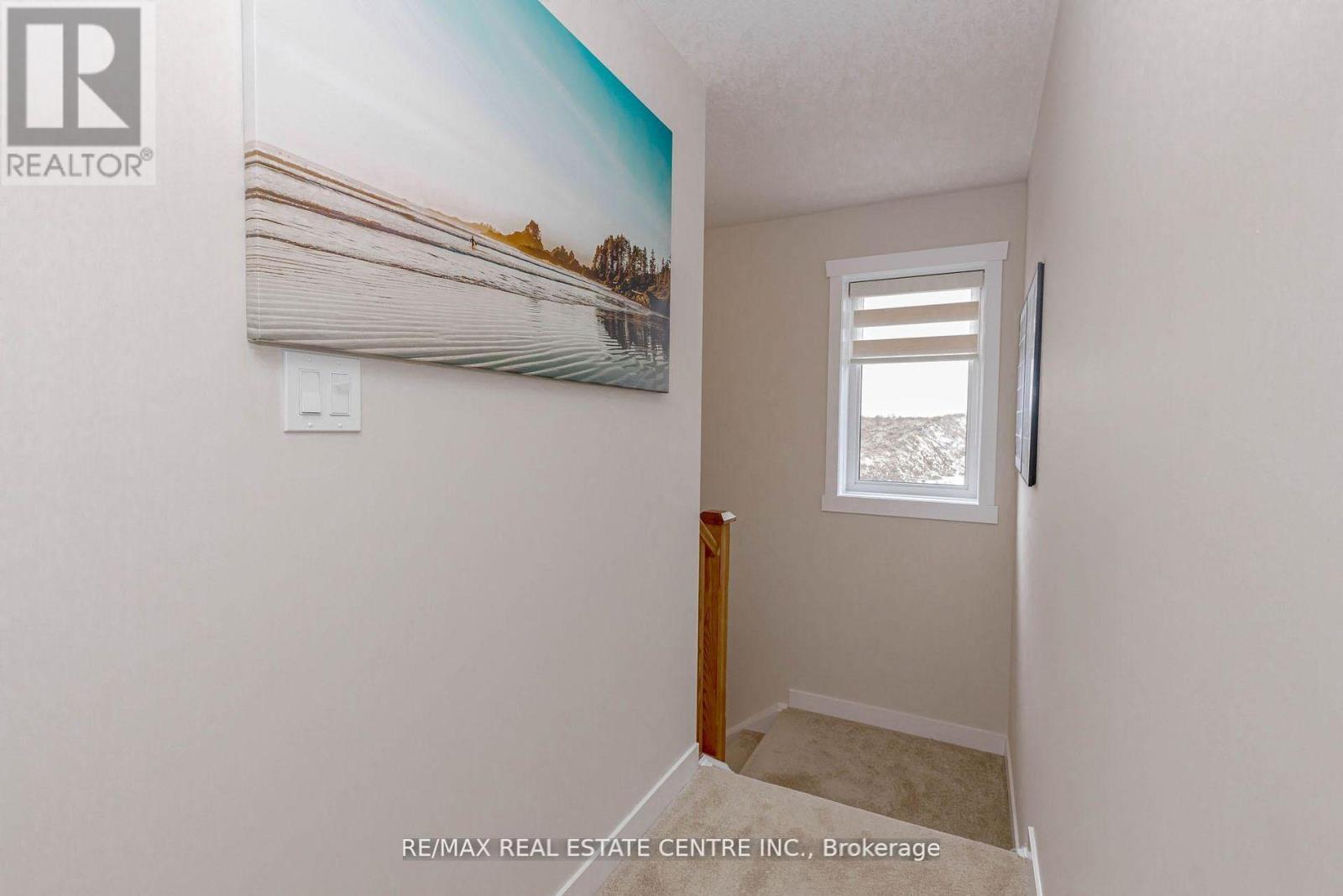 8 Moon Crescent Property Photo 26