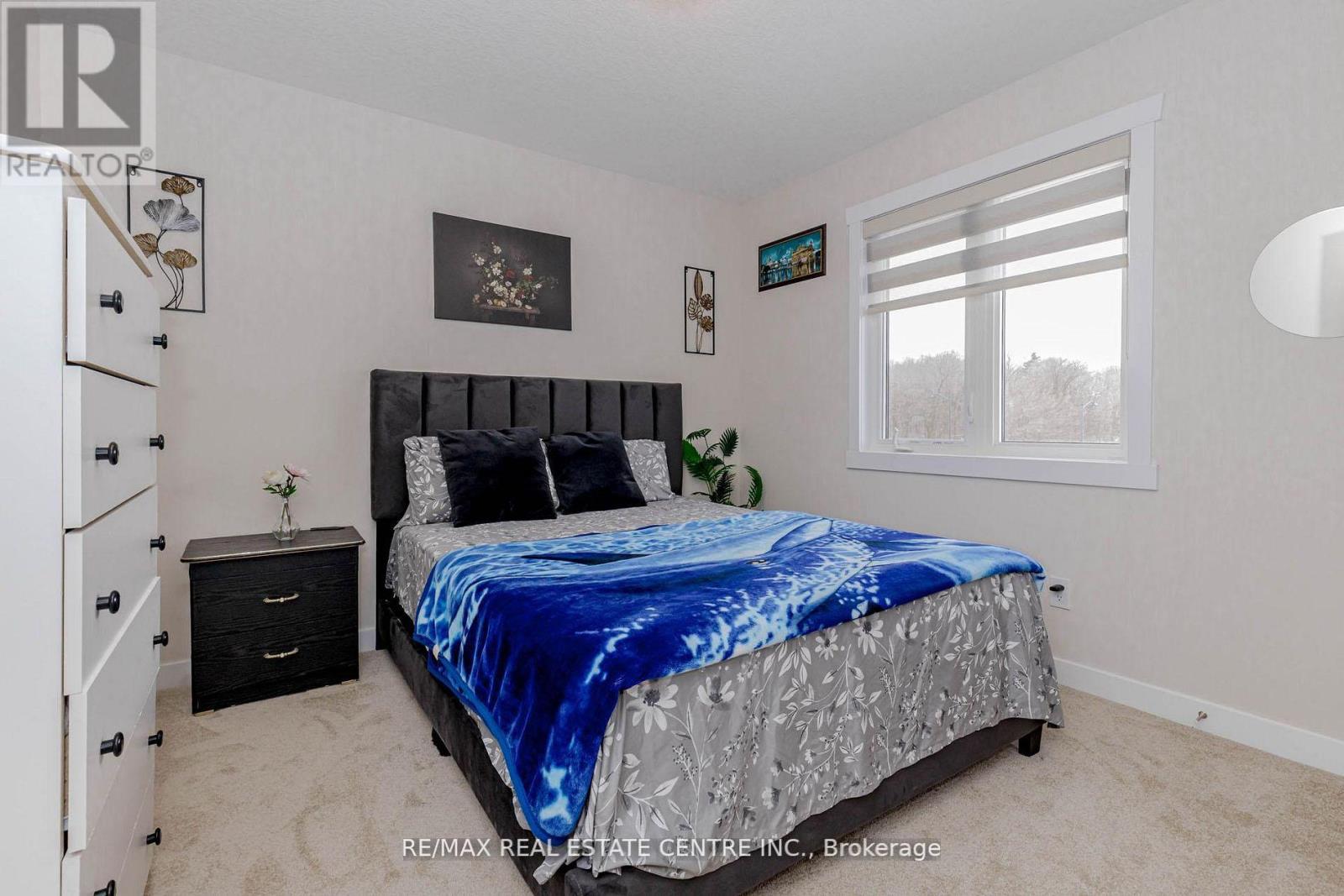 8 Moon Crescent Property Photo 28