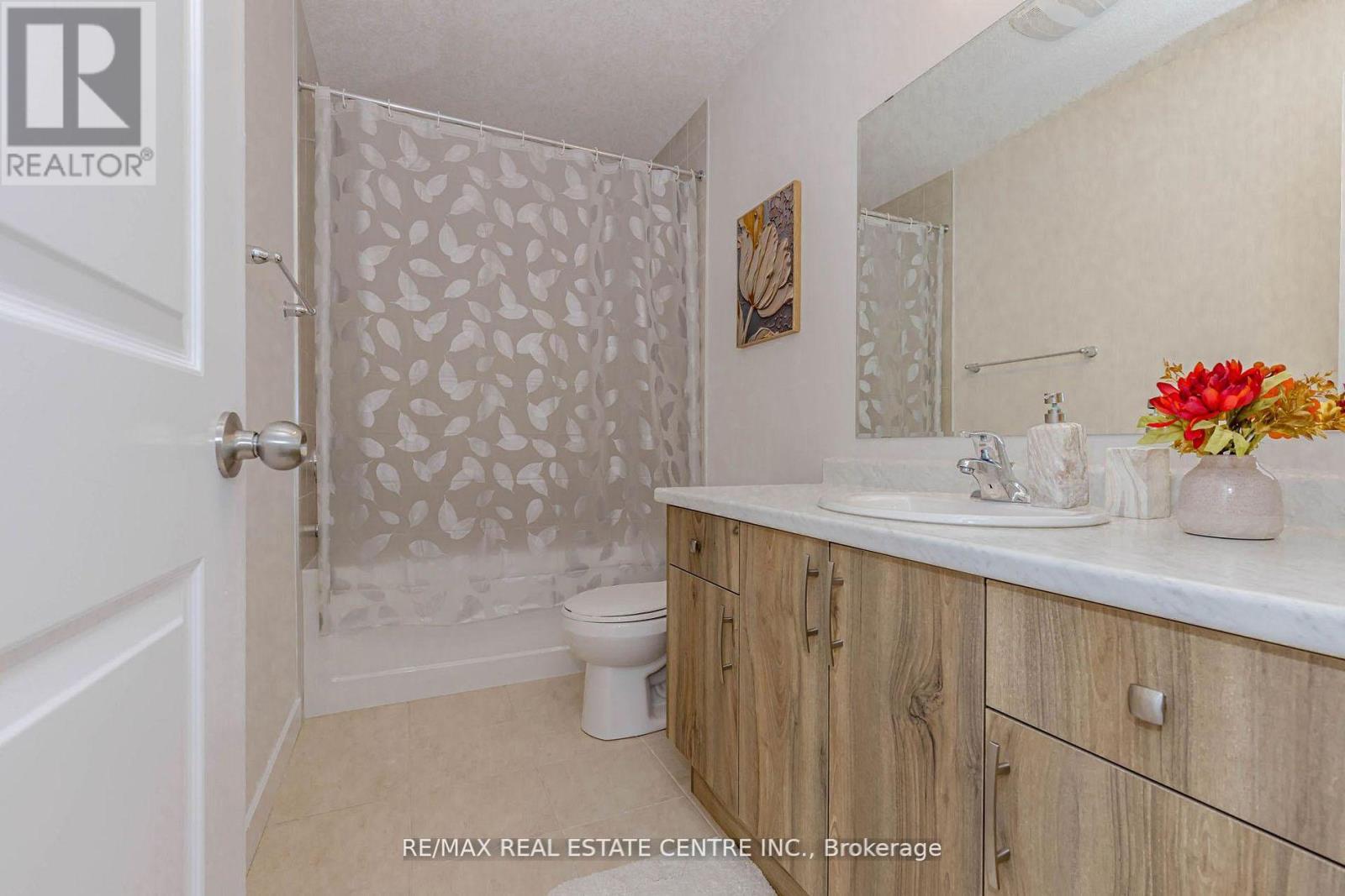 8 Moon Crescent Property Photo 30