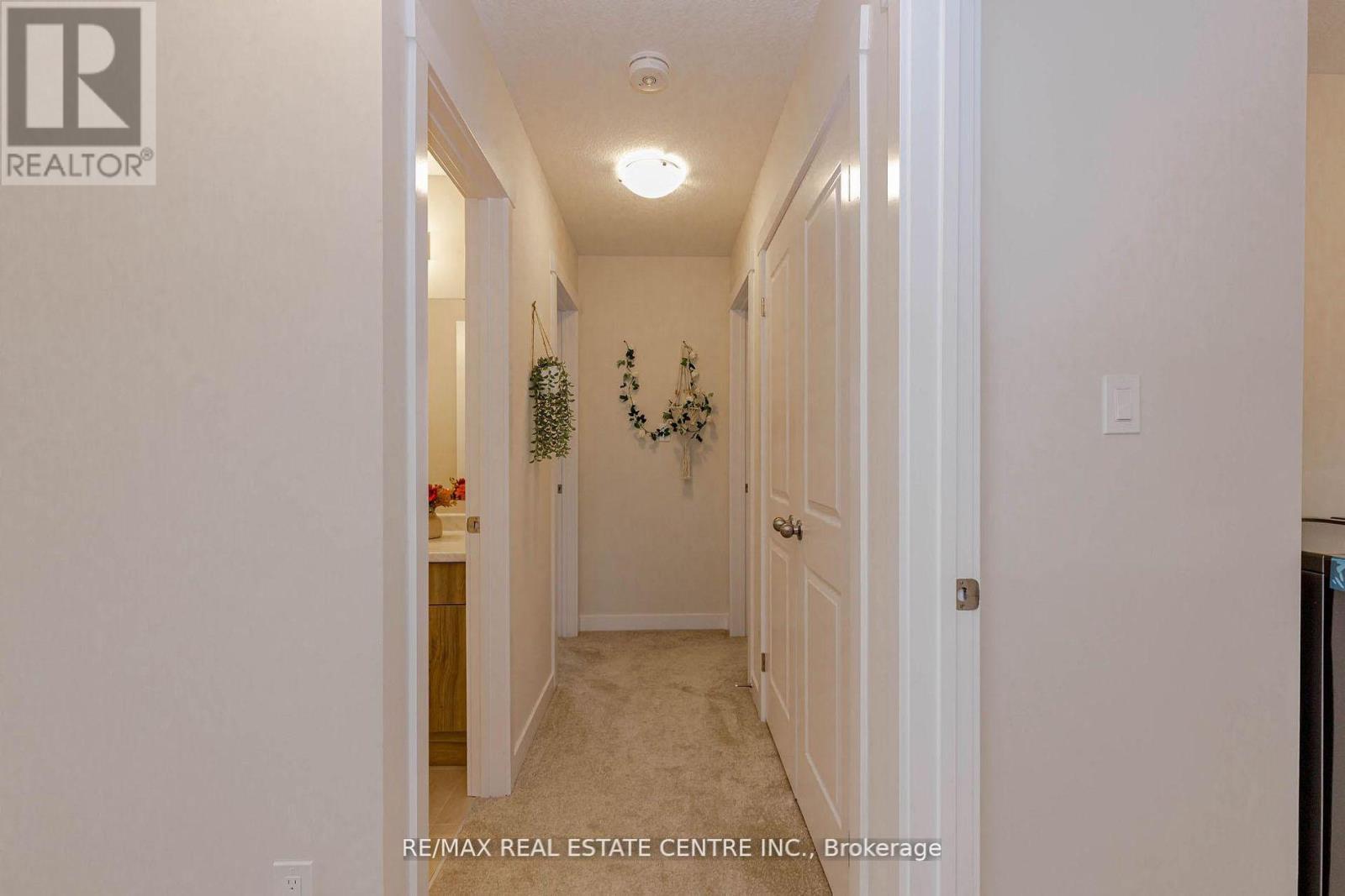 8 Moon Crescent Property Photo 31