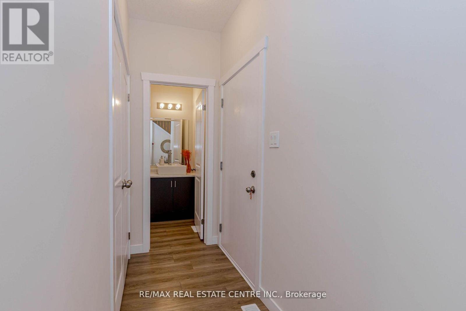 8 Moon Crescent Property Photo 32