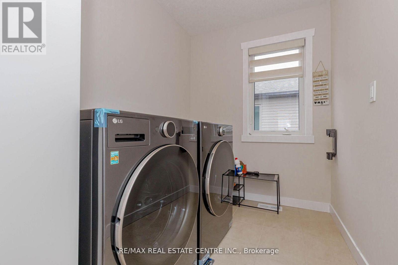 8 Moon Crescent Property Photo 36