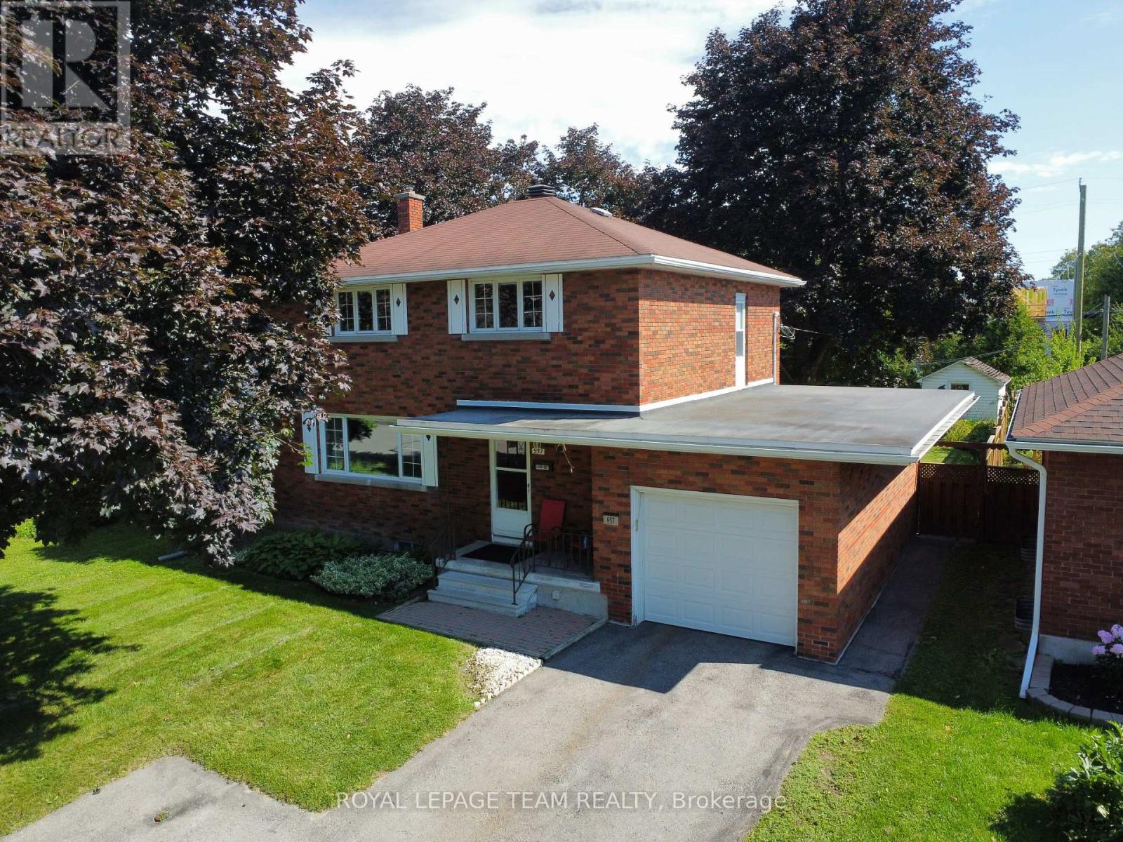 957 Winnington Avenue Property Photo 4