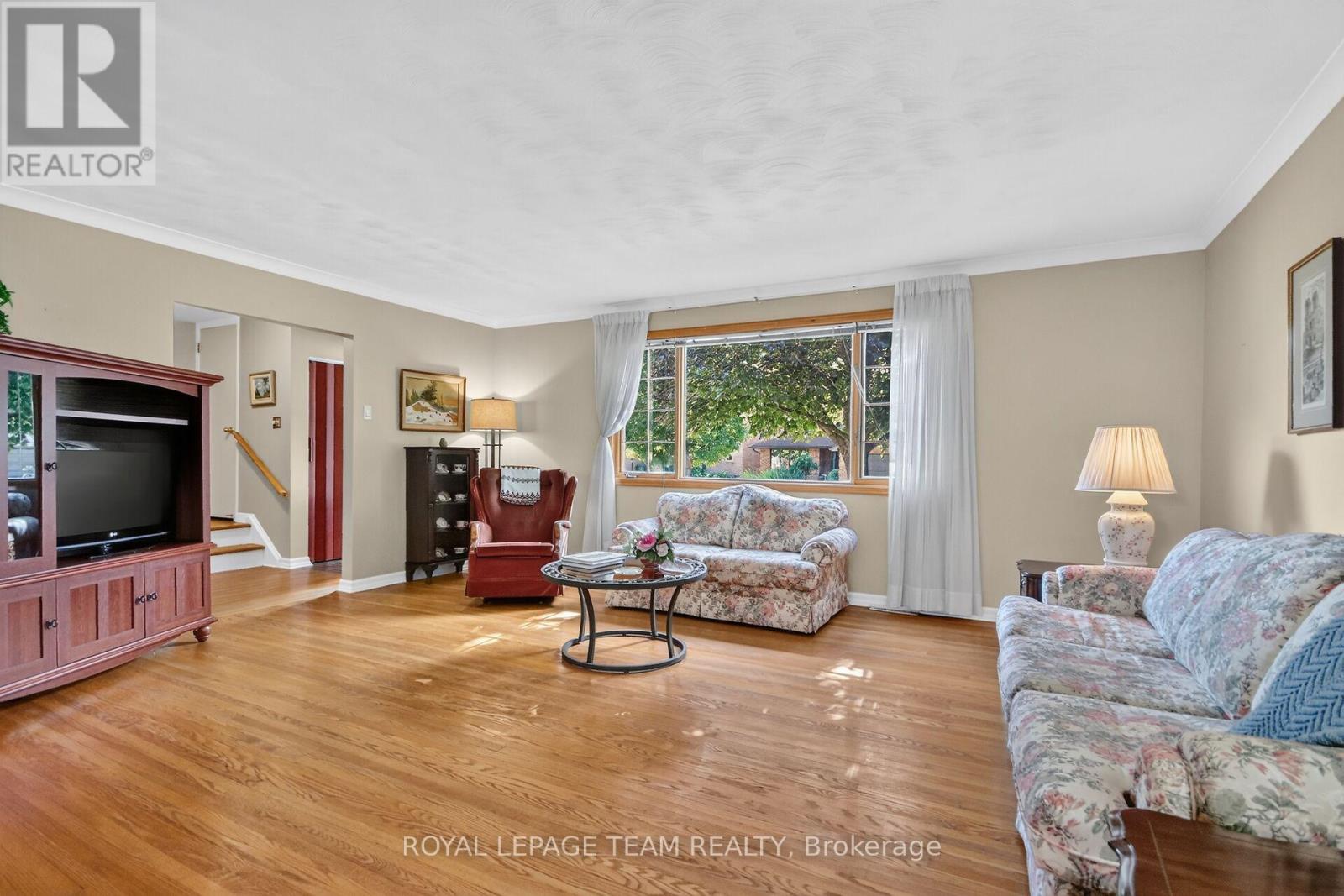 957 Winnington Avenue Property Photo 8