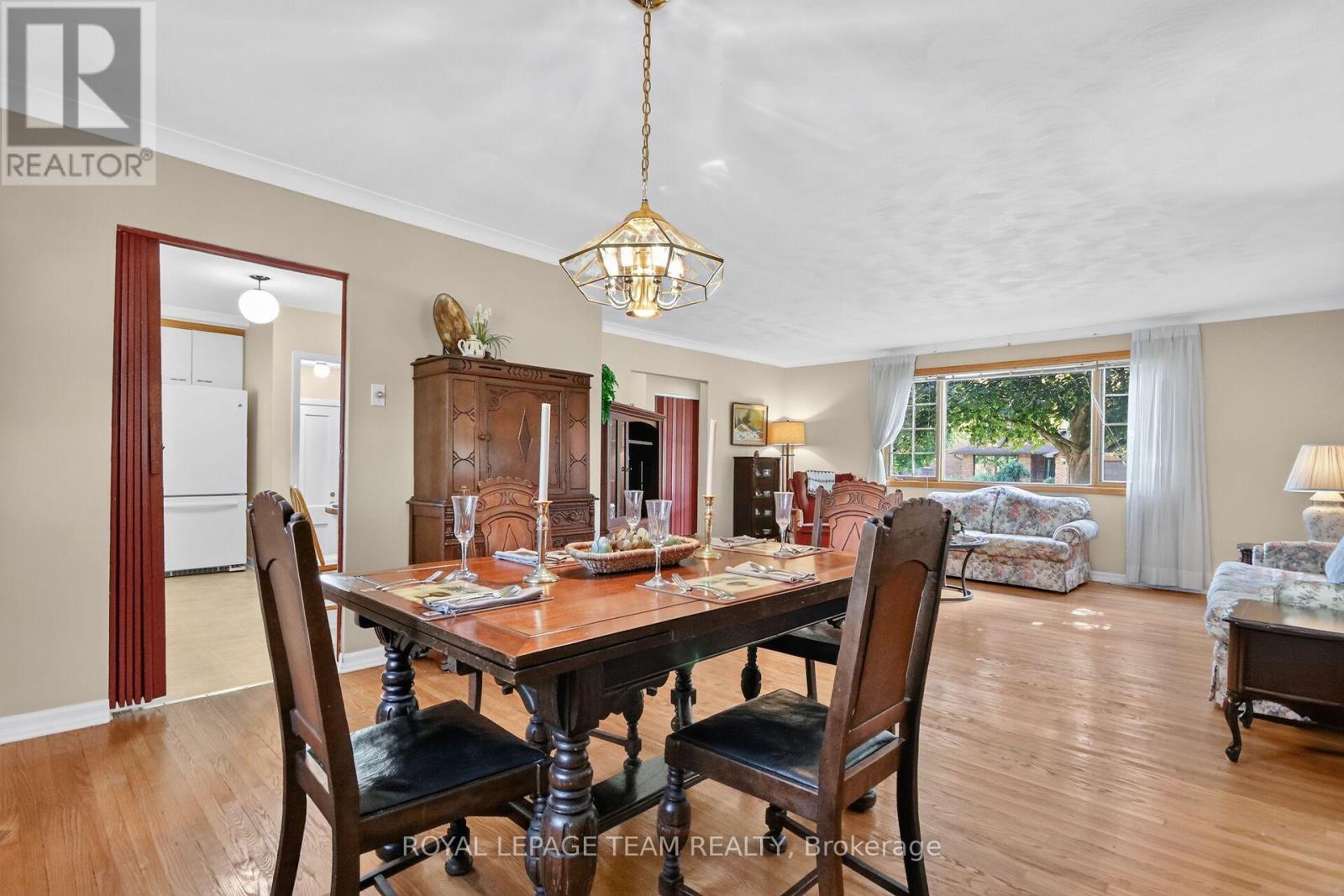 957 Winnington Avenue Property Photo 10