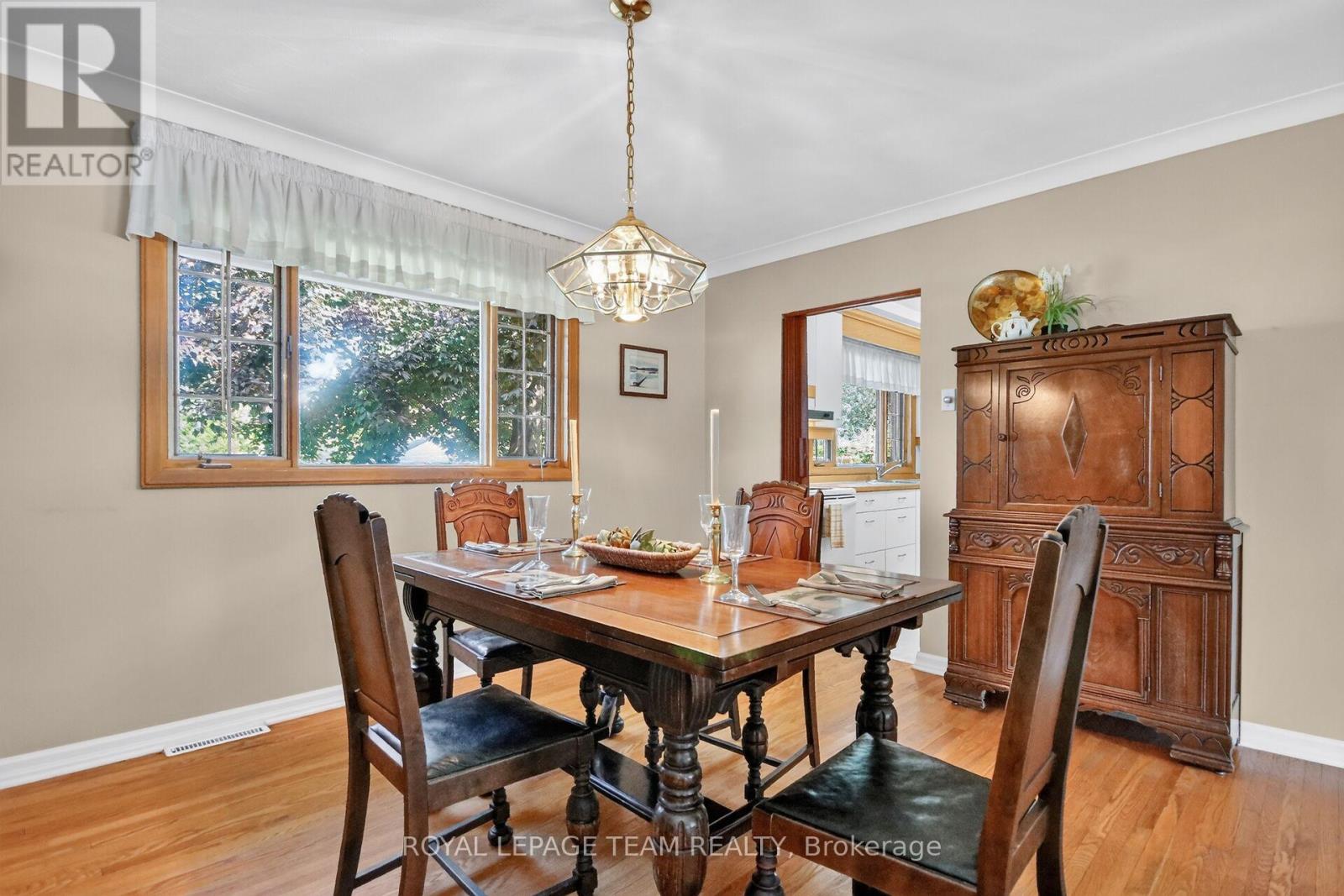957 Winnington Avenue Property Photo 11