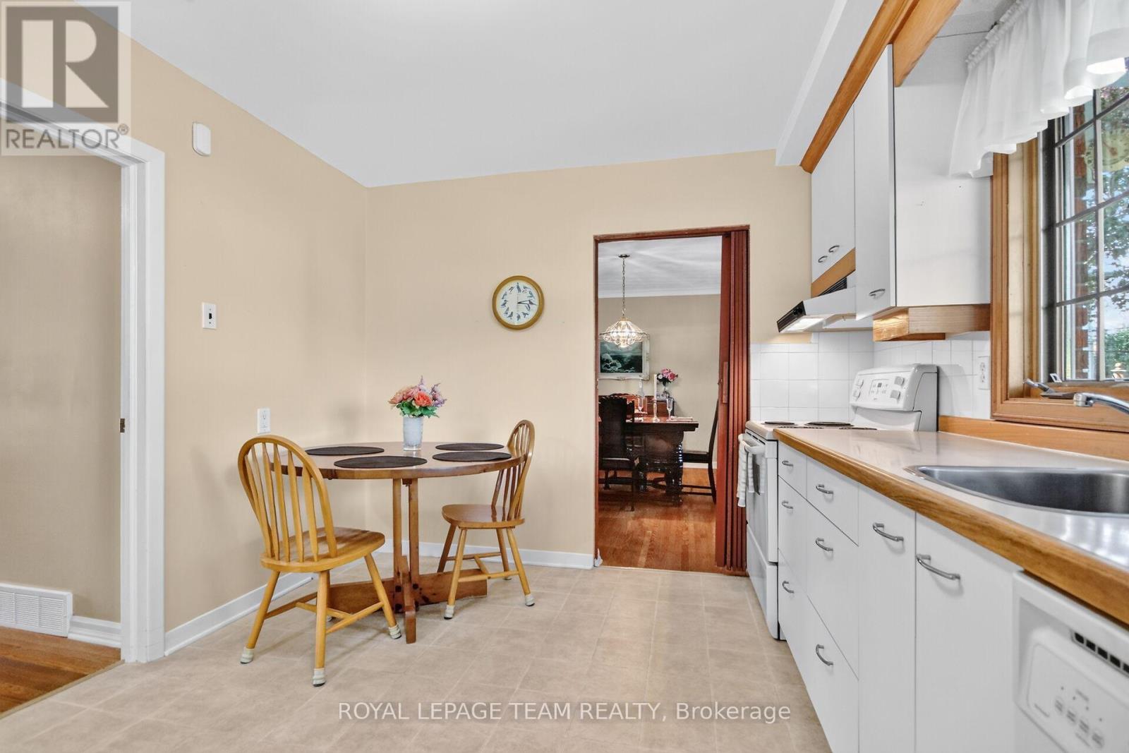 957 Winnington Avenue Property Photo 13