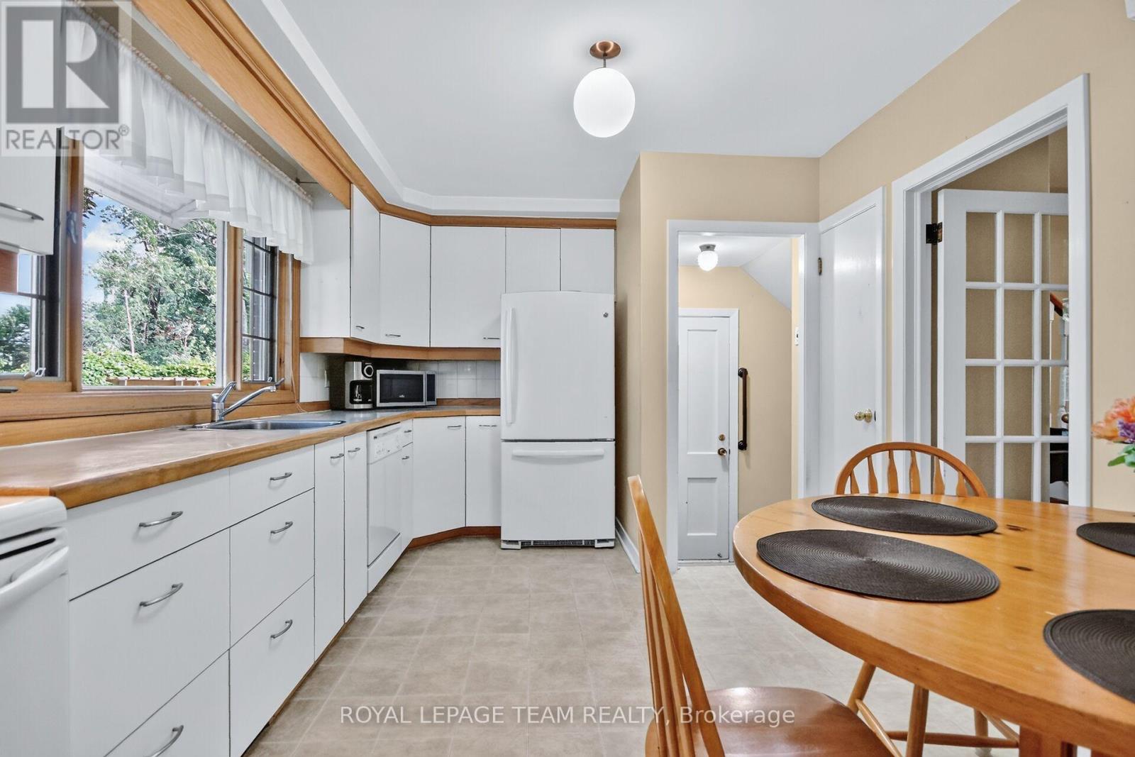 957 Winnington Avenue Property Photo 14