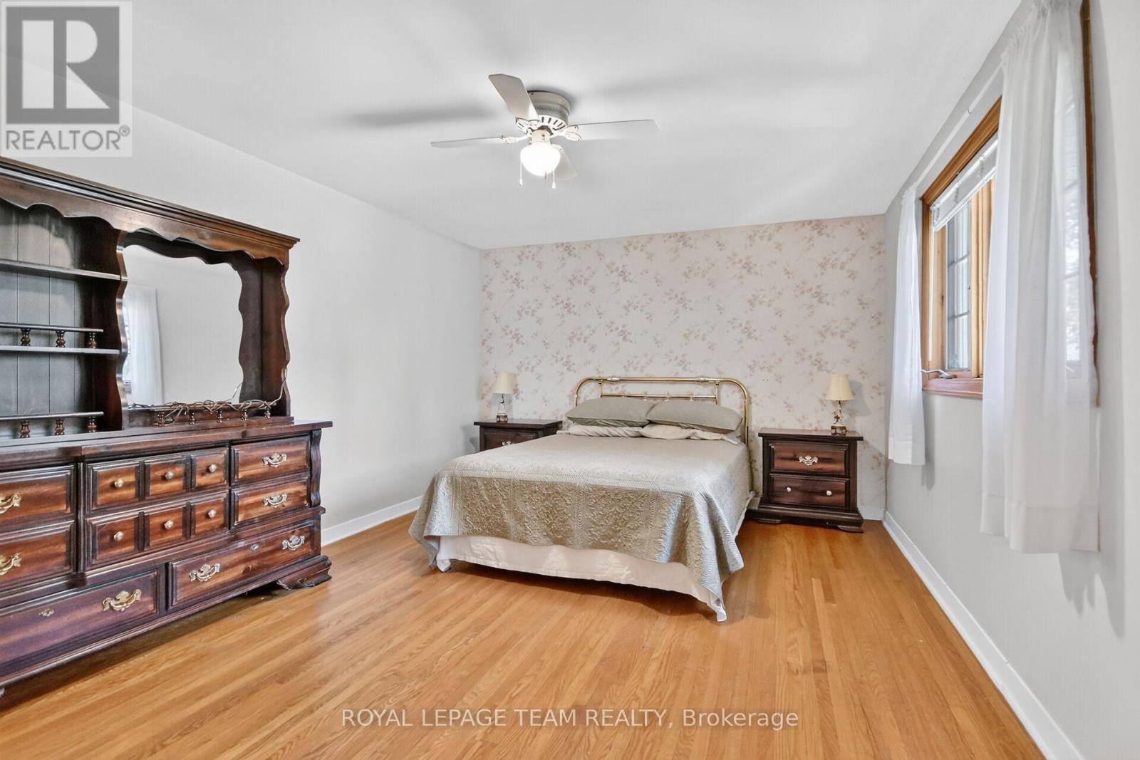 957 Winnington Avenue Property Photo 17
