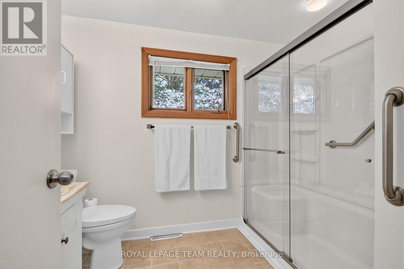 957 Winnington Avenue Property Photo 23