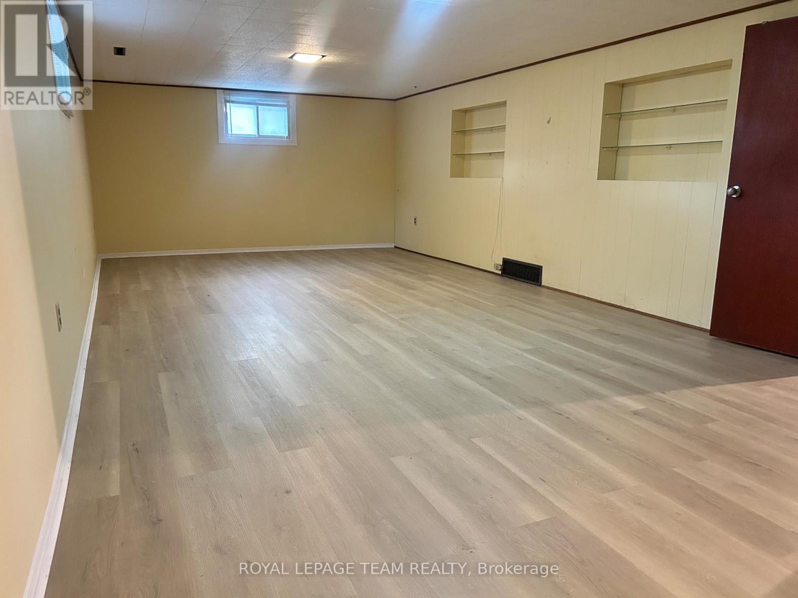 957 Winnington Avenue Property Photo 25