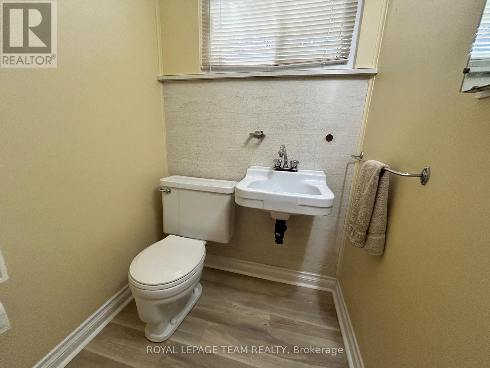 957 Winnington Avenue Property Photo 28