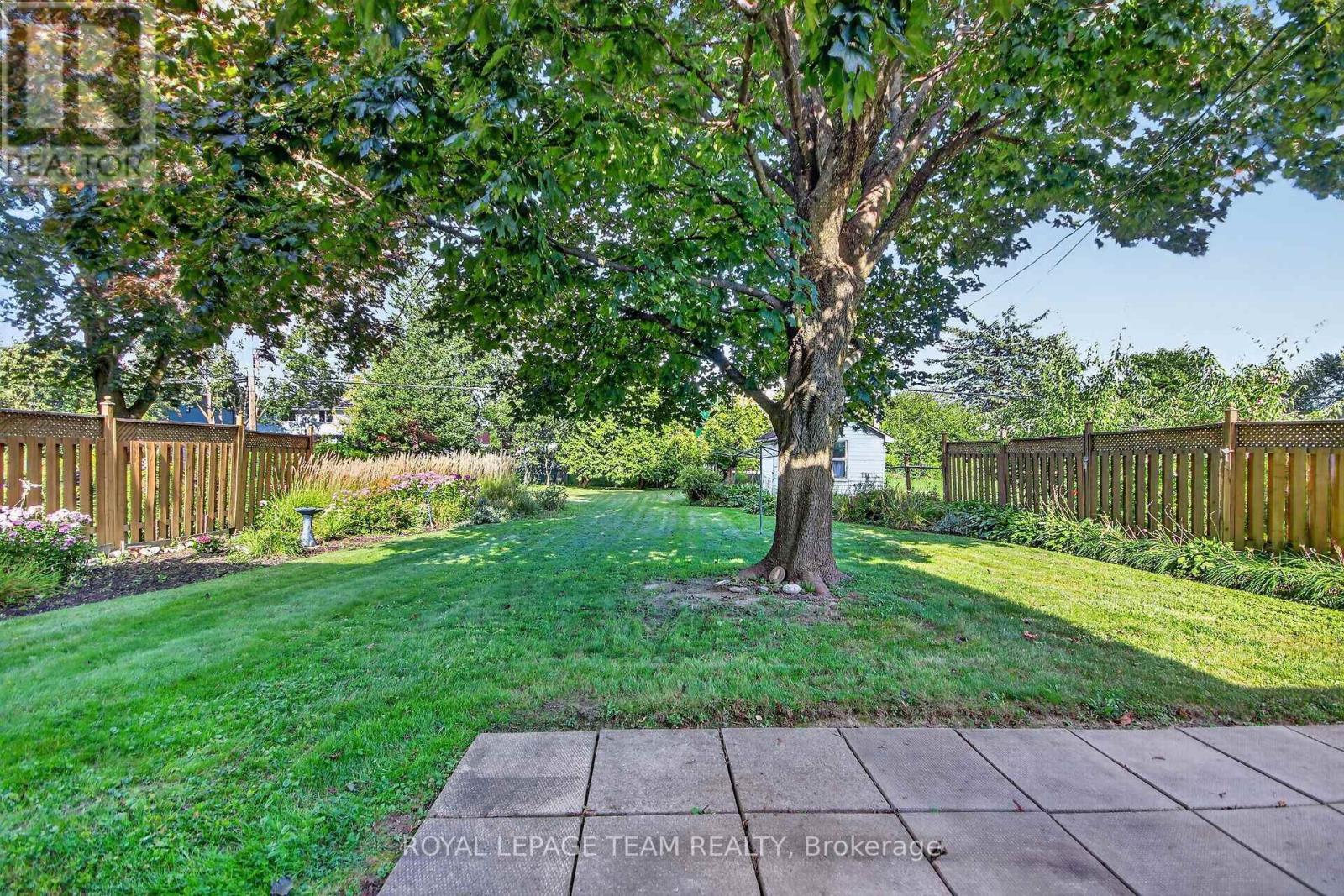 957 Winnington Avenue Property Photo 33