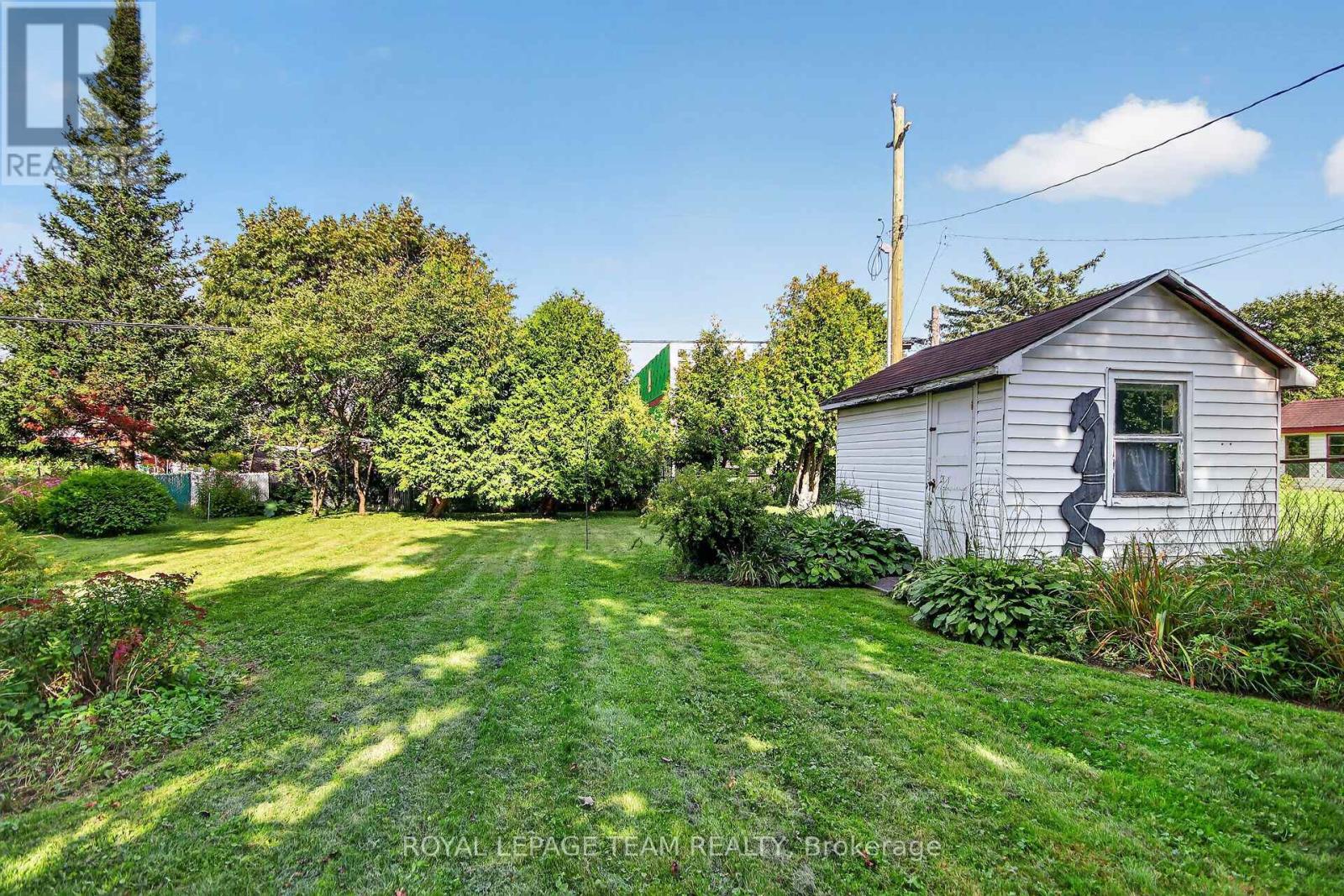 957 Winnington Avenue Property Photo 34