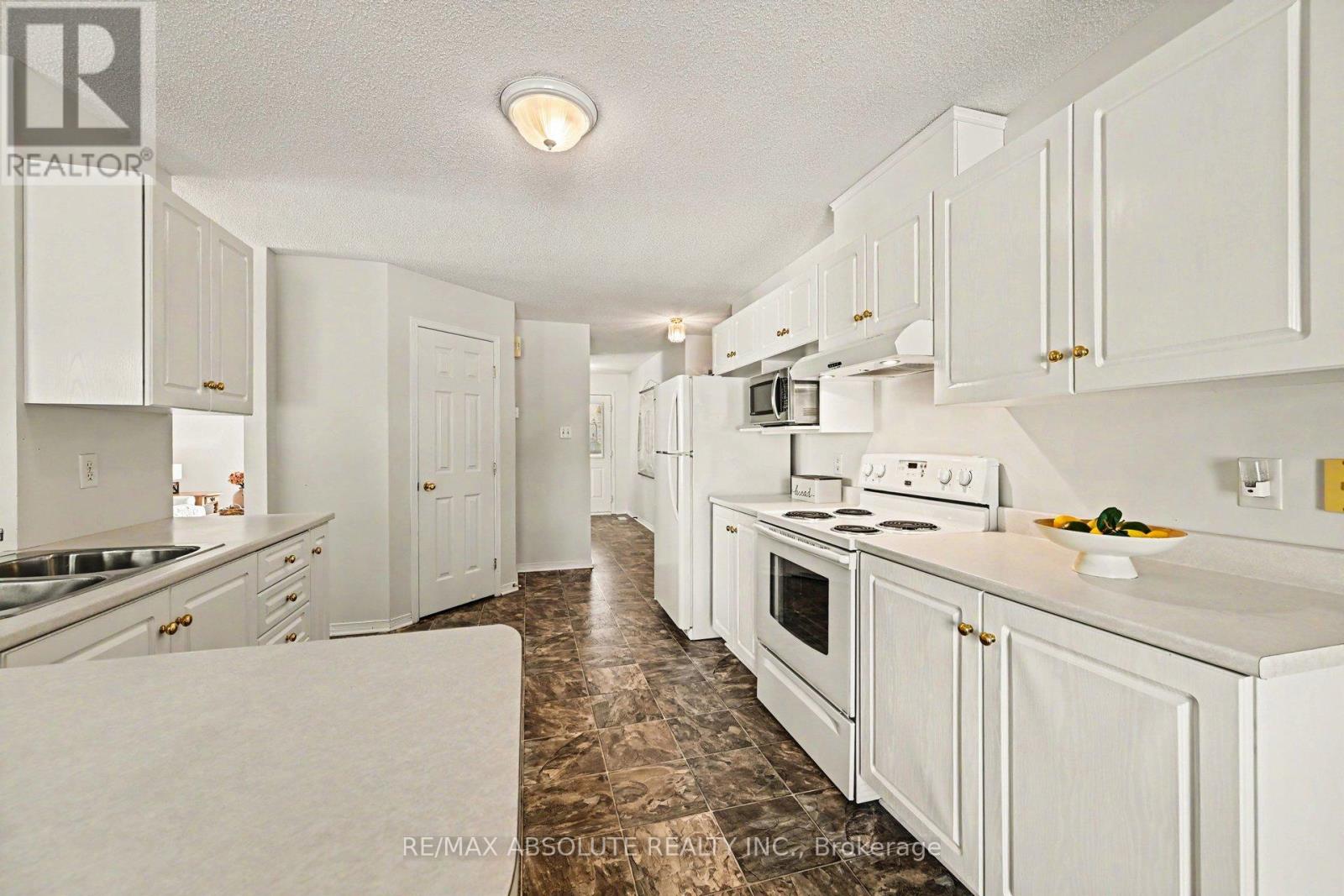 1 River Ridge Crescent Property Photo 15