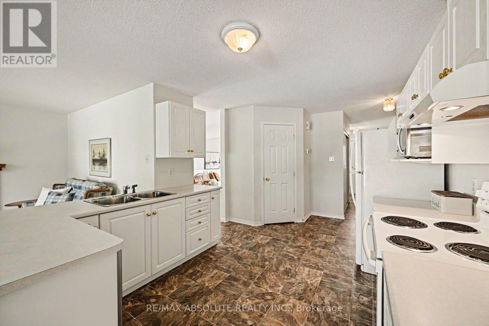 1 River Ridge Crescent Property Photo 16