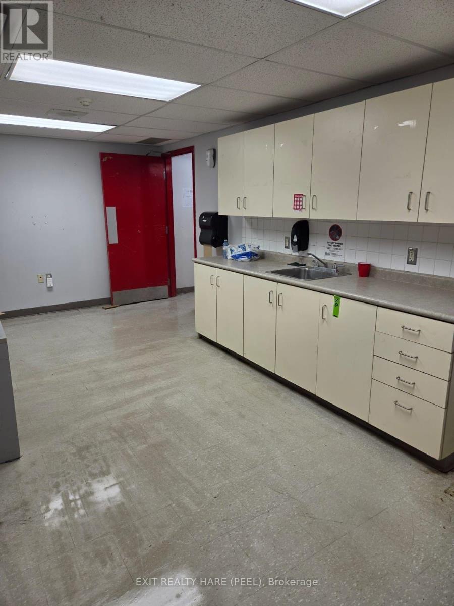 2954a Ontario Street Property Photo 18