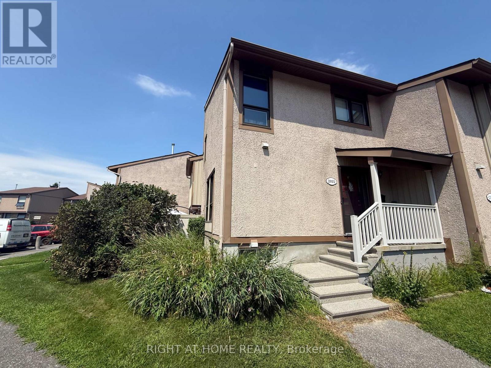 2055 Stonehenge Crescent Property Photo 2