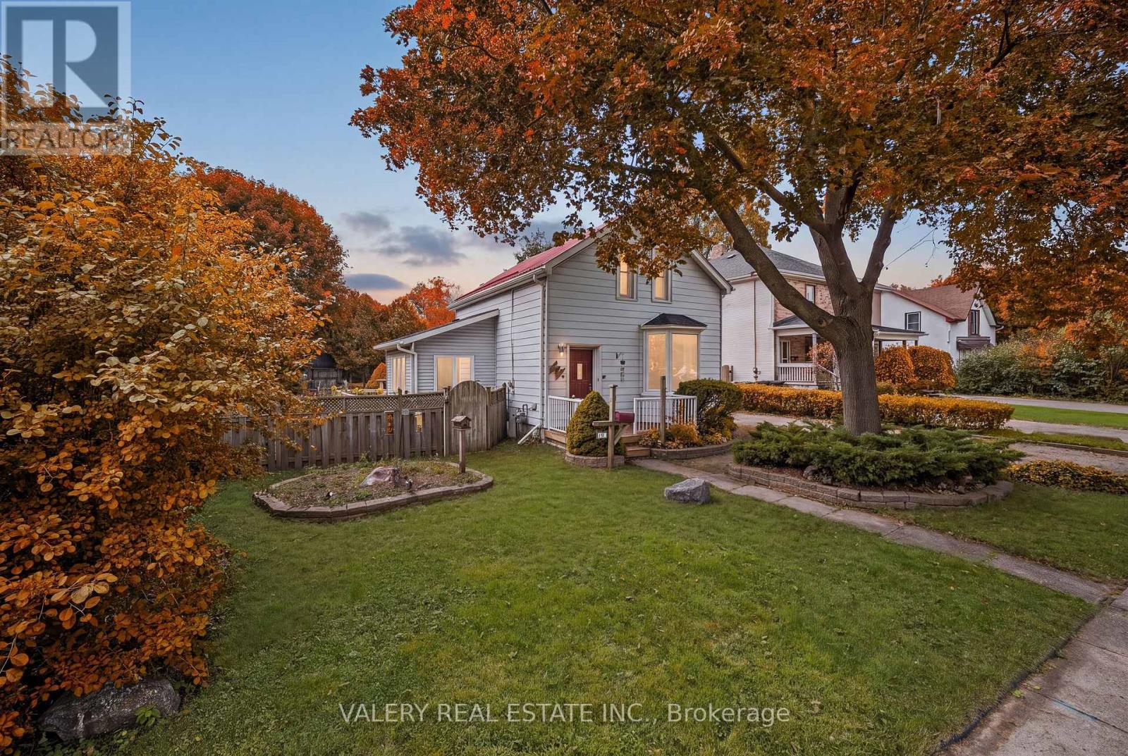 34 CHALMERS STREET N Property Photo 1