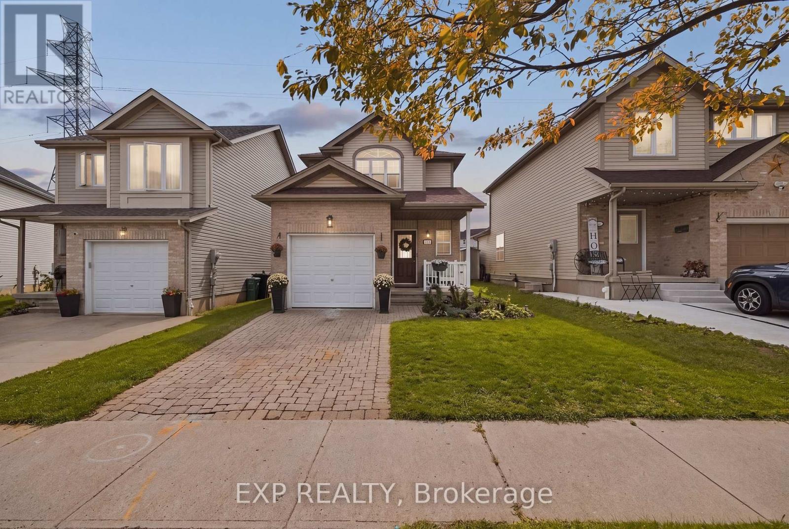 116 HENHOEFFER CRESCENT Property Photo 1