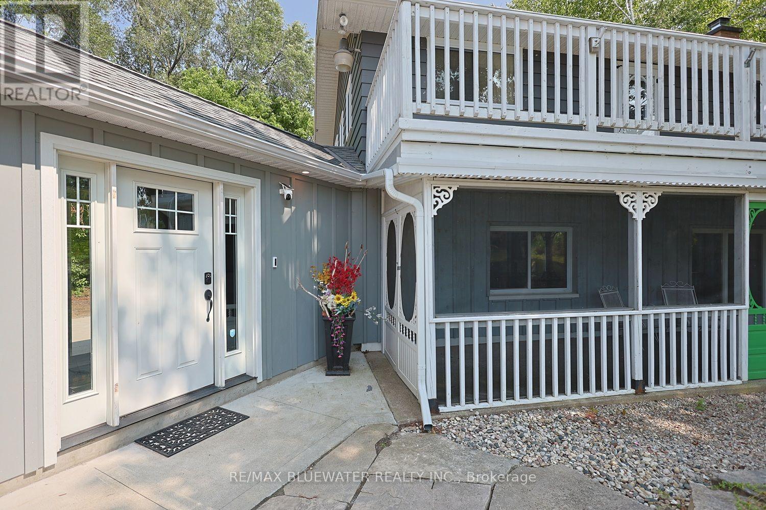 9994 Edward Street Property Photo 8