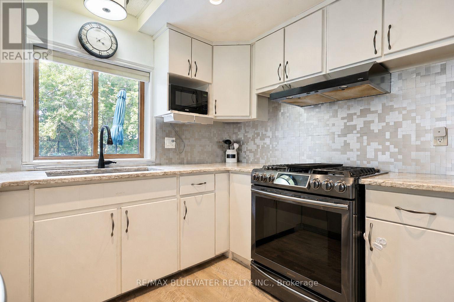 9994 Edward Street Property Photo 16