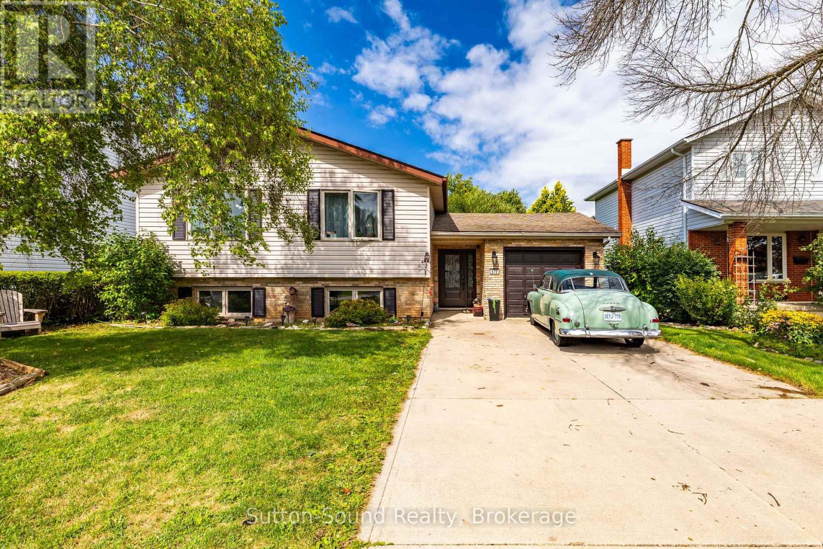 872 26th Street E Property Photo 1