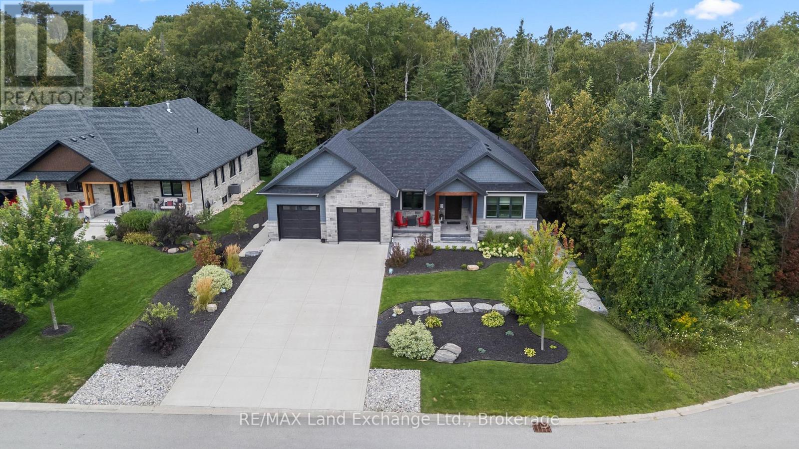 9 Lakeside Woods Crescent Property Photo 1