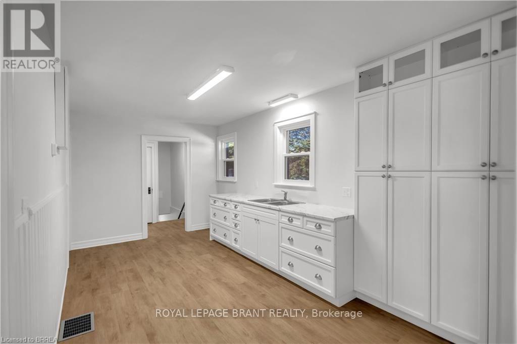 136 King Street Property Photo 10