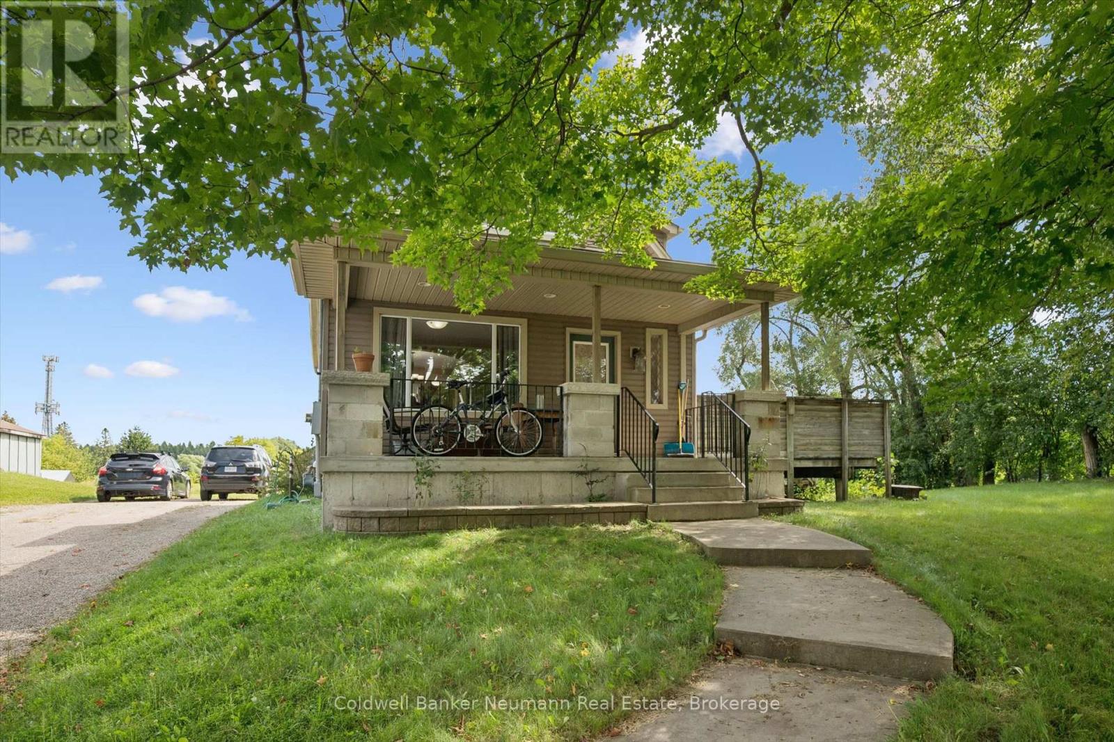527 Stone Road E Property Photo 1