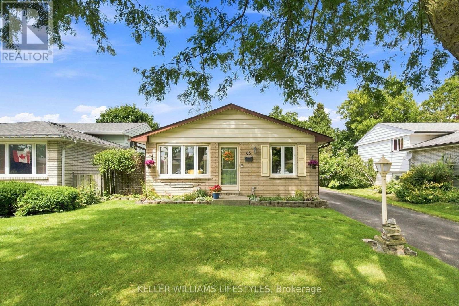65 Villeneuve Crescent Property Photo 1