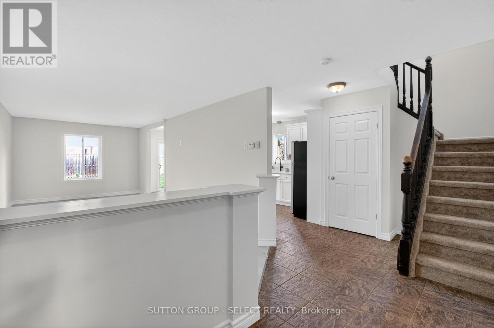 1893 Stackhouse Crescent Property Photo 6