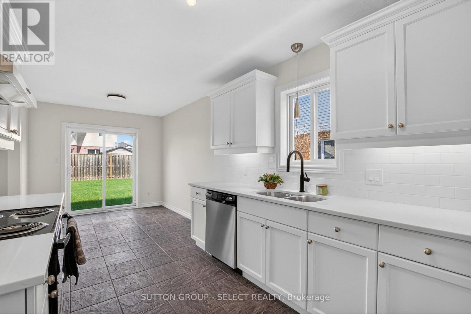 1893 Stackhouse Crescent Property Photo 13