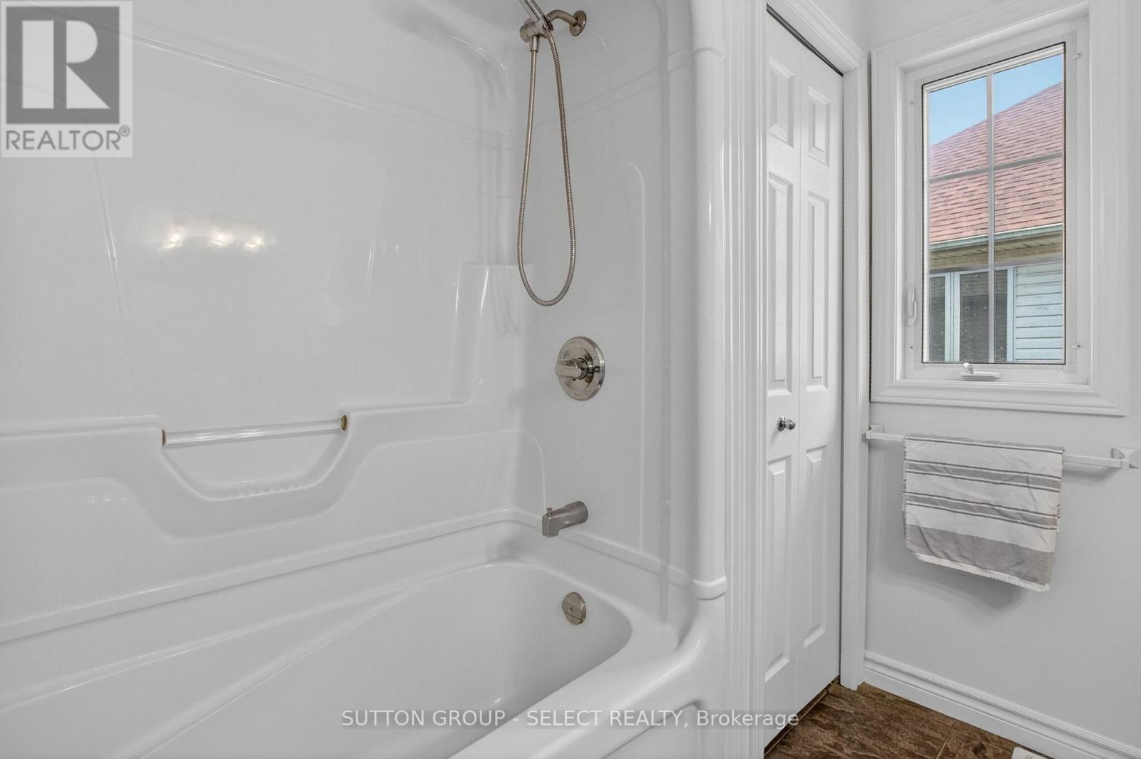 1893 Stackhouse Crescent Property Photo 24