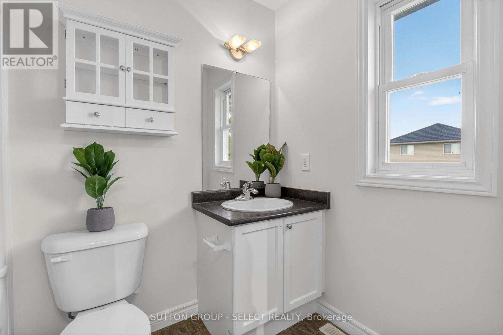 1893 Stackhouse Crescent Property Photo 28
