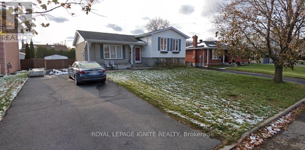 810 Chelsea Crescent Property Photo 2