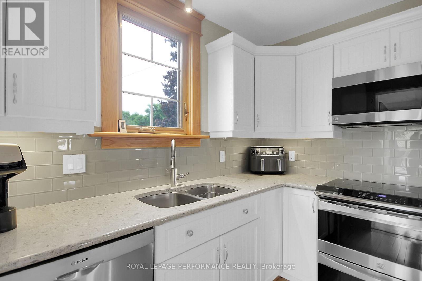 9374 Marvelville Road Property Photo 11