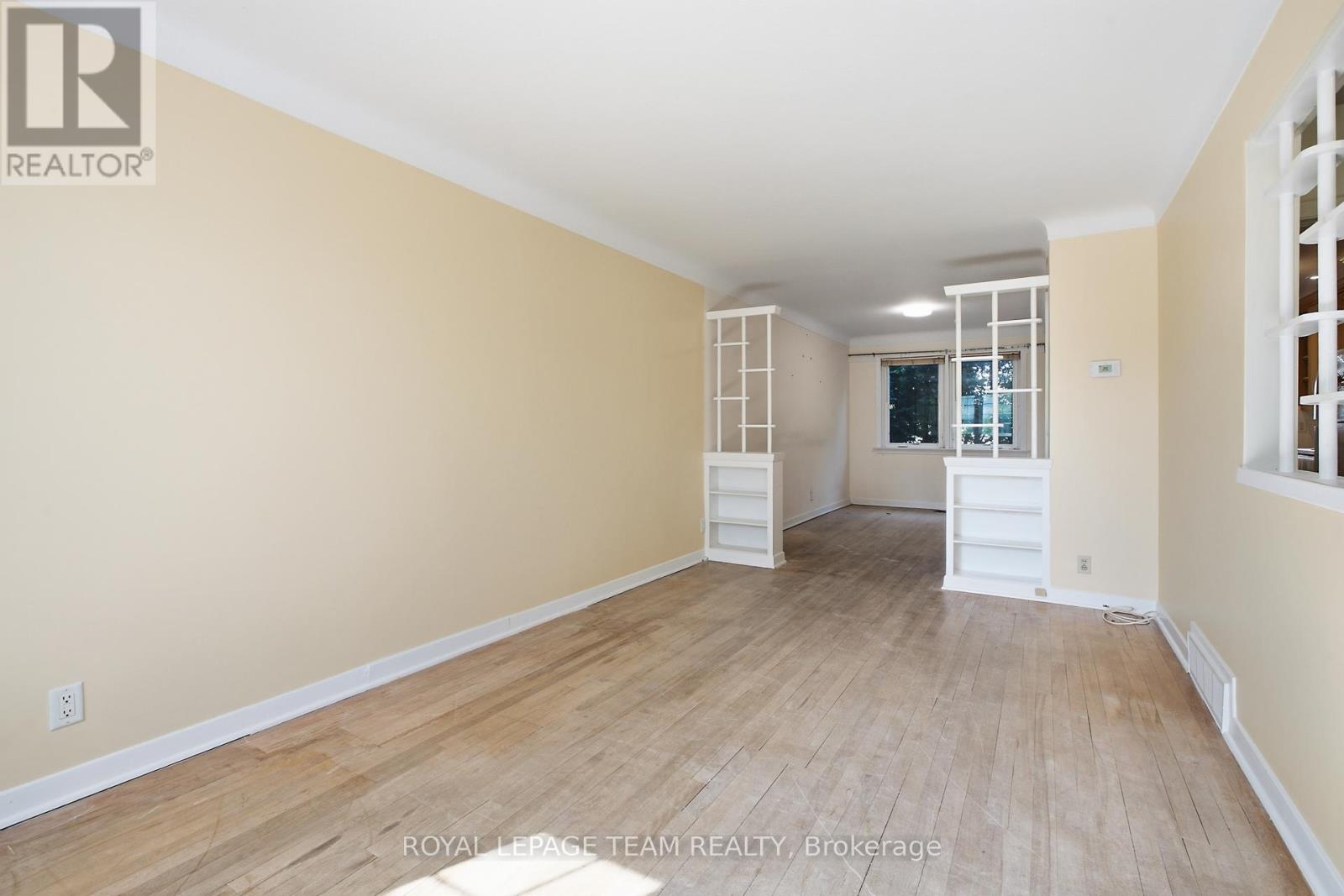 1020 Riddell Avenue S Property Photo 5