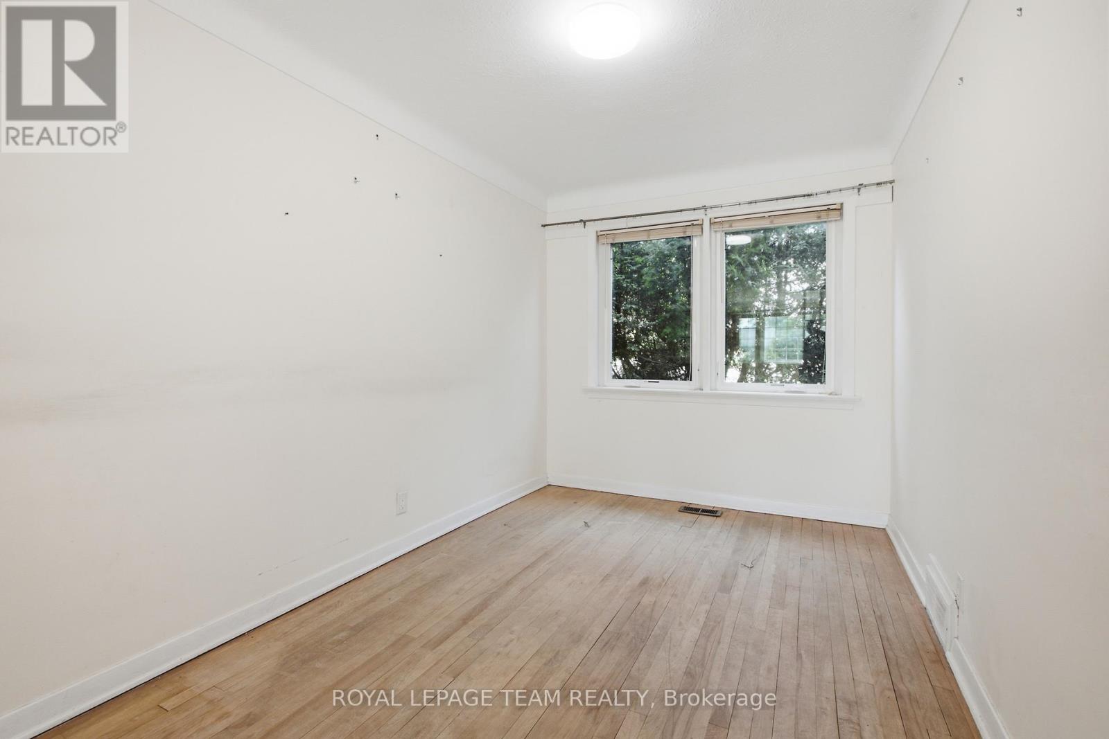 1020 Riddell Avenue S Property Photo 6