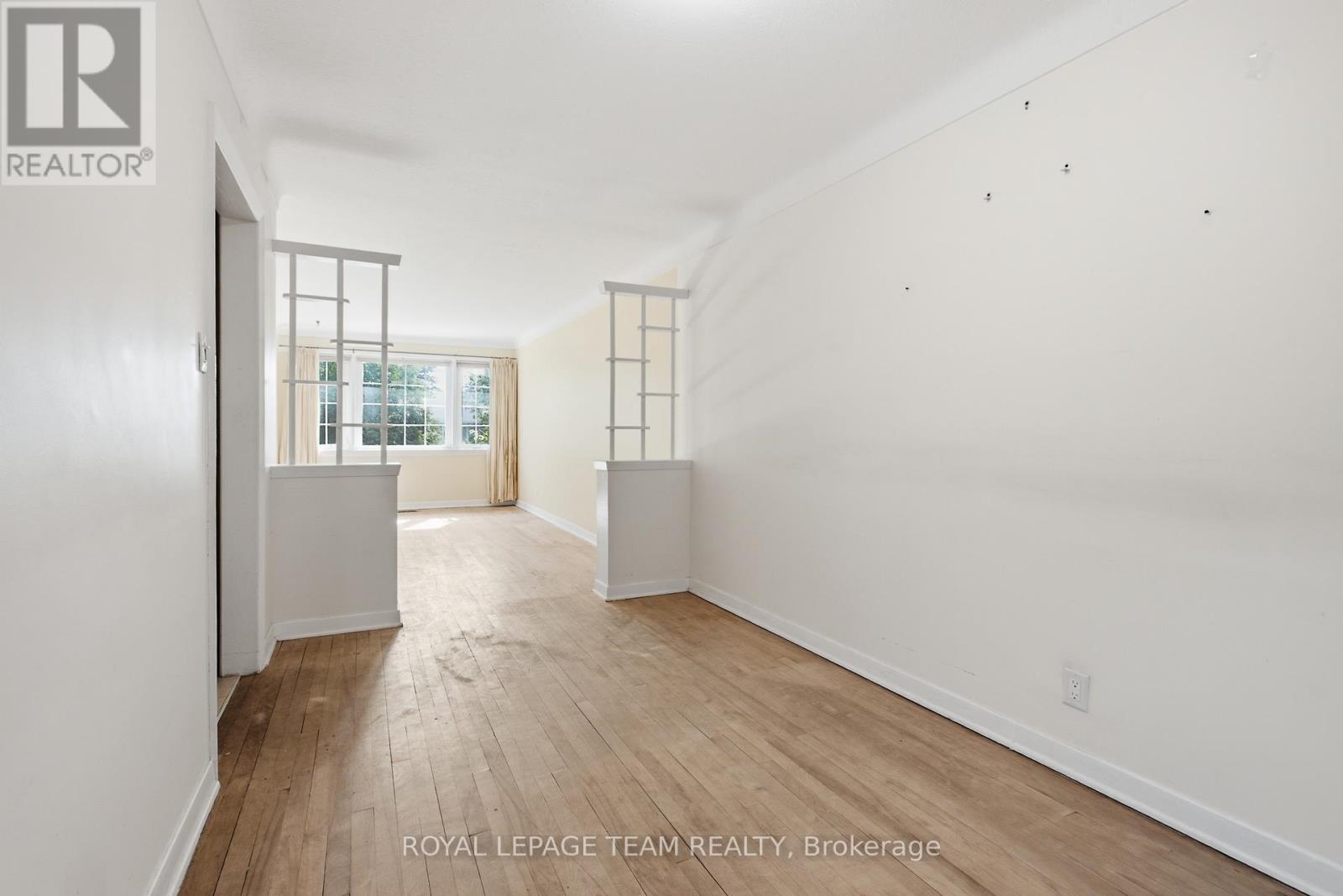 1020 Riddell Avenue S Property Photo 7